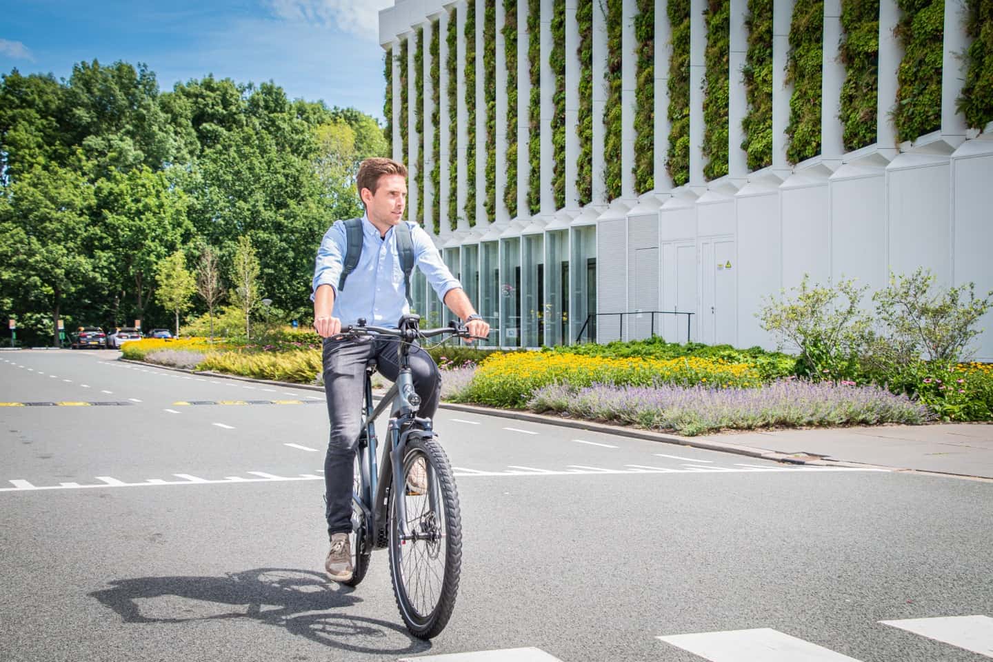 Forens op een fiets